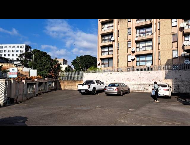 18 BEDROOM APARTMENT FOR SALE IN OVERPORT